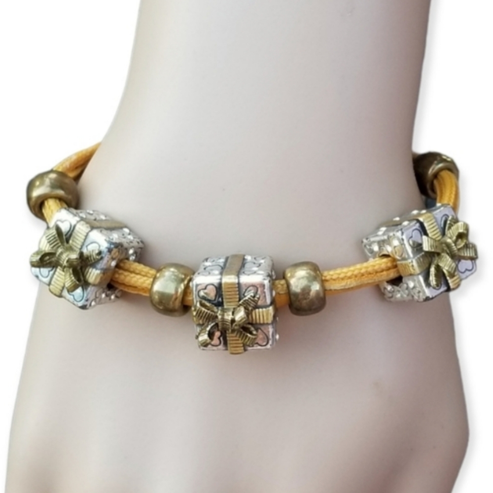 BRIGHTON GIFT BOX CHARM BRACELET